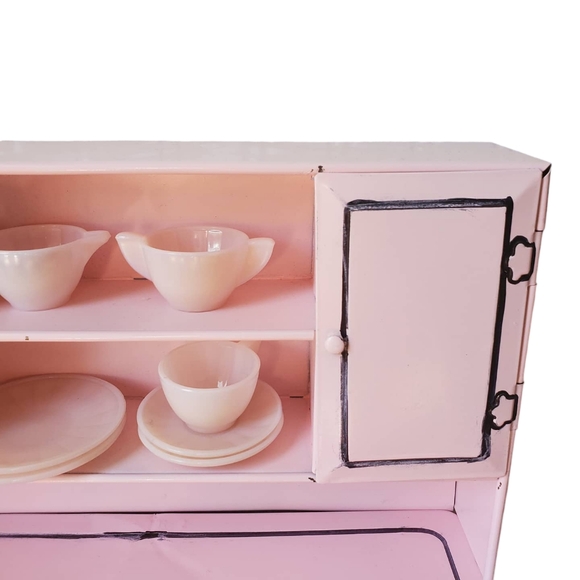 Vintage pink tin Hoosier cabinet toy - Picture 3 of 5